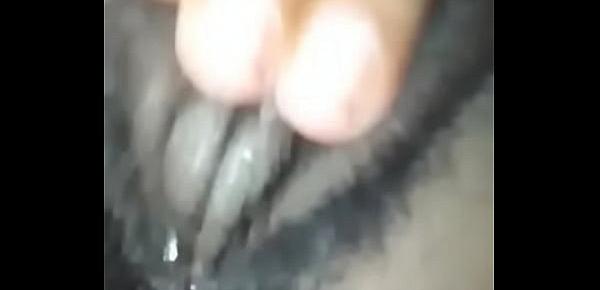  Novinha negra se masturbando